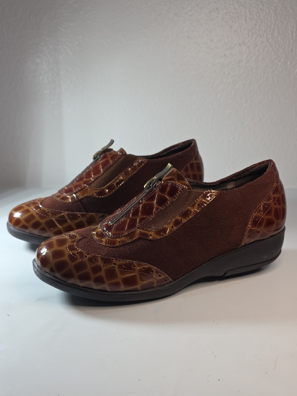 GRAVITY DEFYER WINGTIP OXFORD LOAFERS CROC PRINT LEATHER SUEDE LADIES 7.5 NWOB